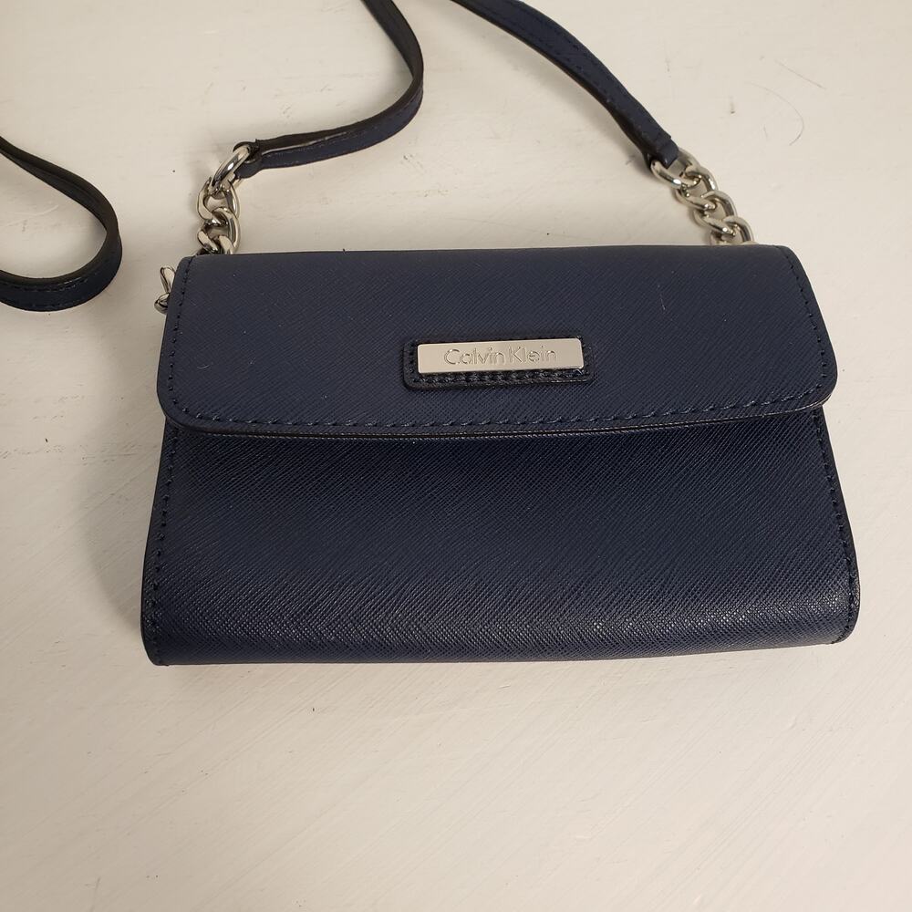 Calvin Klein Small Navy Crossbody Purse Silver Chain Textured Faux Leather - Picture 3 of 8